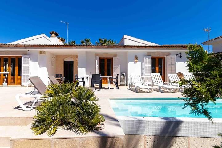 Villa für 7 Personen, mit Pool und Balkon - 1