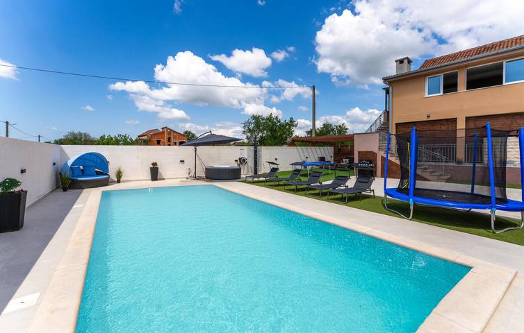 Holiday apartment for 8 people, with pool and garden - 1