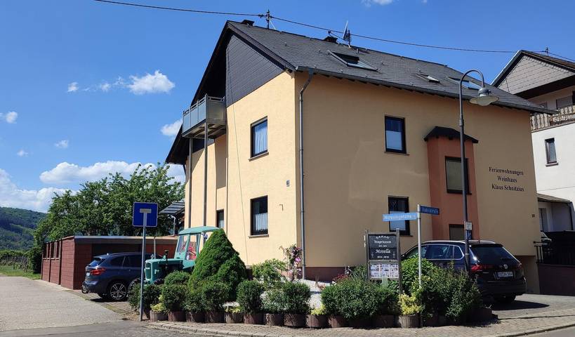 Vakantiewoning voor 2 personen, with tuin and uitzicht as well as balkon in Kröv