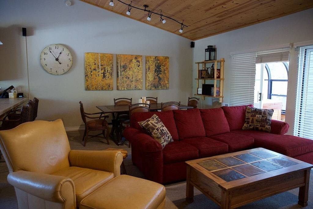 Ganze Wohnung, Schöne Upgraded Condo w / Private Spa. Hunde betrachtet 15min zu Fuß zum Dorf in Mammoth Lakes, Mammoth Mountain