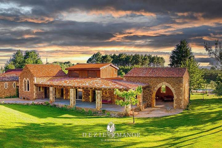 Location de vacances pour 8 personnes, avec jardin et terrasse, animaux acceptés à Cendrieux