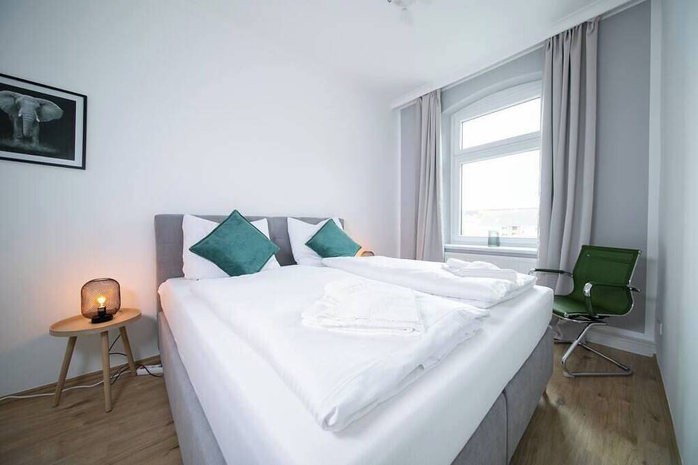 Entire apartment, Superior Apartment | 70Sqm | Hbf | Messe | Kitchen in Neuss, Düsseldorf region