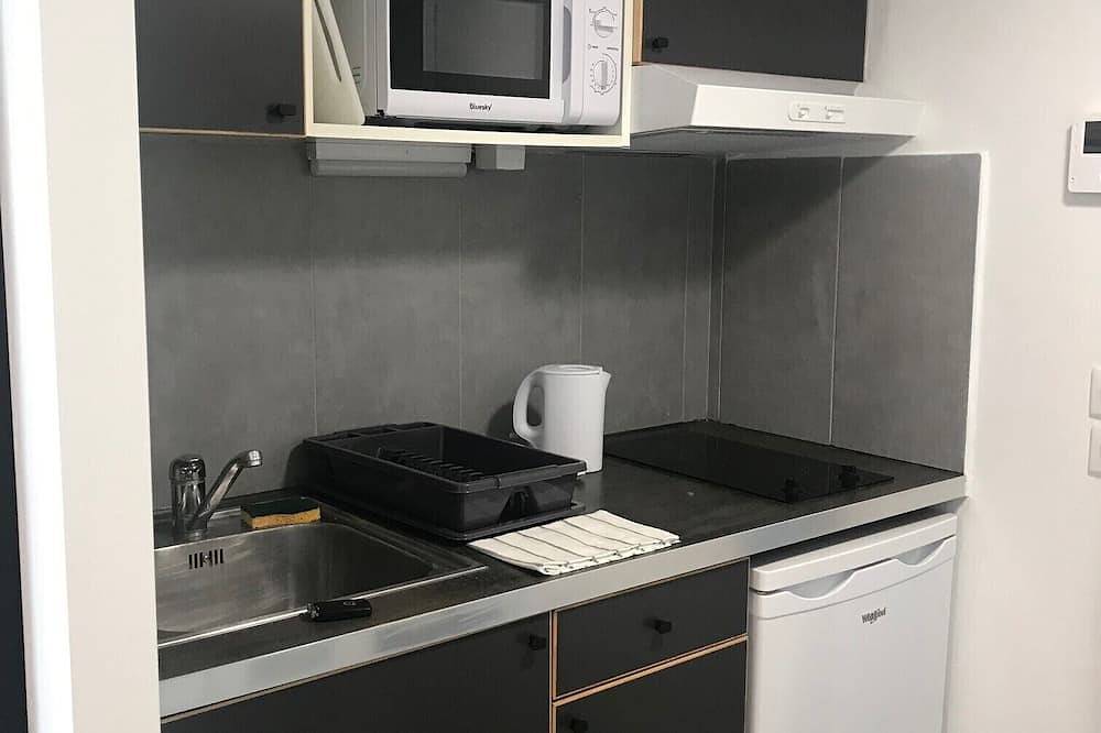 Apartamento entero, Barato Paris. Apartamento nuevo en casa de pueblo cerca del centro. in Le Pré-Saint-Gervais, Sena-Saint Denis