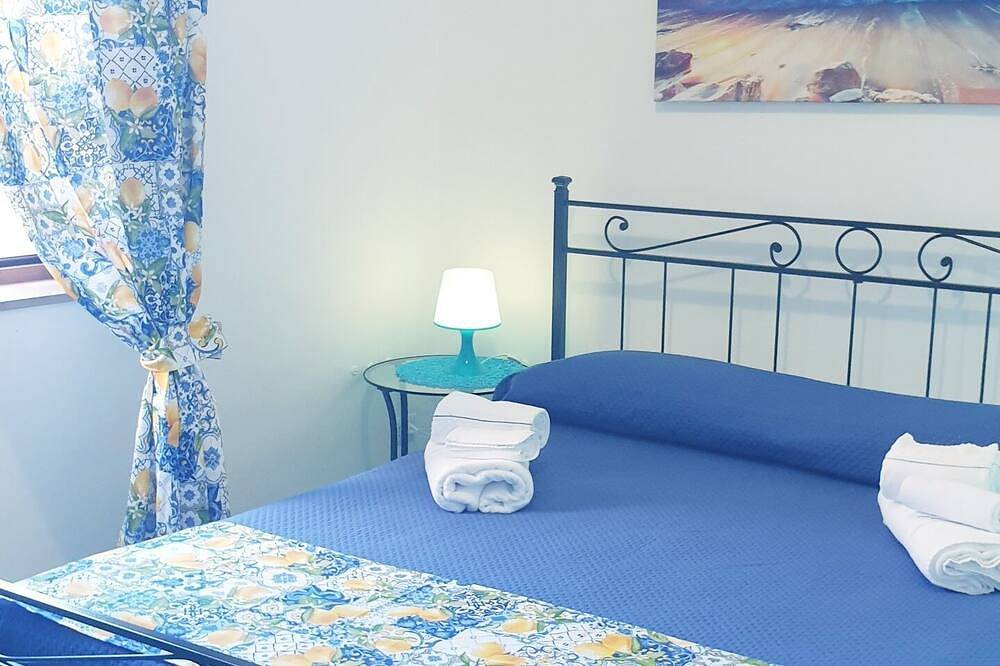 Ganze Wohnung, Charming apartment with a large courtyard and sea view in Tovere, Amalfiküste