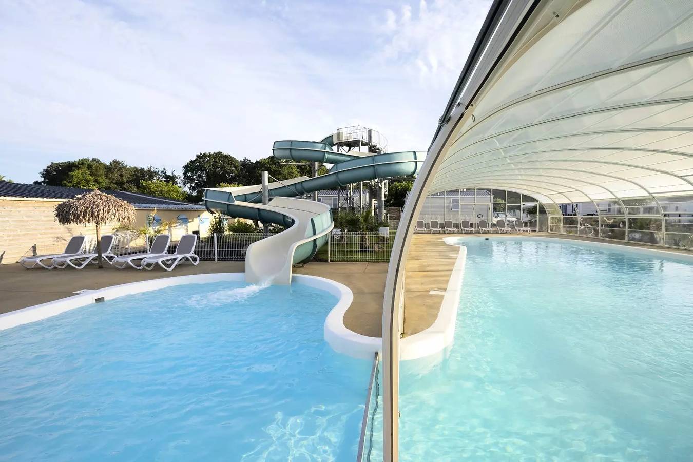 Mobil-Home 4 estancias 6 Personas + Tv in Saint-Molf, Côte de Jade