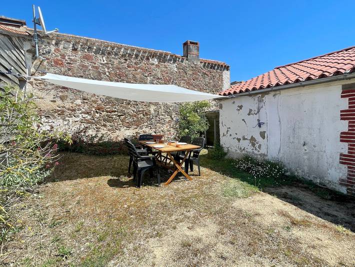 Maison rénovée au cœur de Brem, 4 couchages, jardin, Wifi in Brem-sur-Mer, Vallée de la Loire