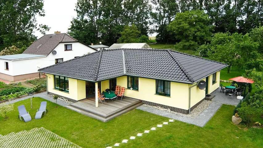 Ferienhaus für 3 Personen, mit Terrasse und Garten in Zirkow