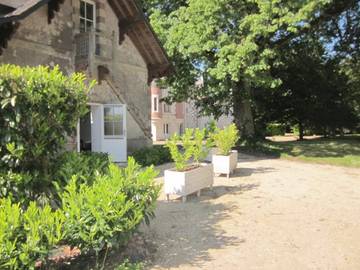 Gîte pour 3 personnes, avec vue et jardin à Nazelles-Négron