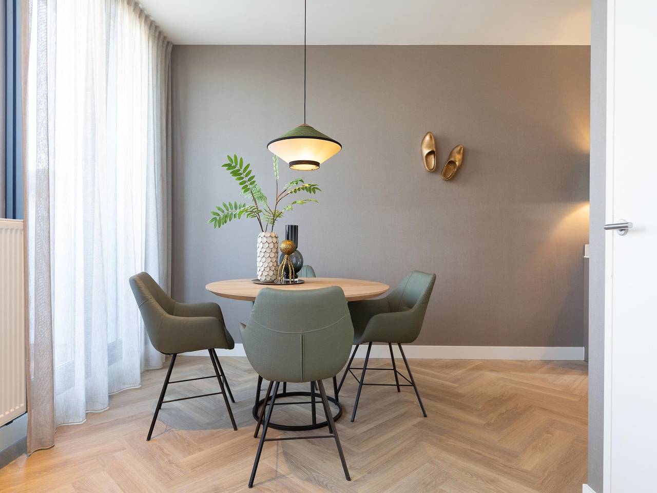 Geheel appartement, Appartement met balkon in Den Haag in Den Haag, Stadsgewest Haaglanden