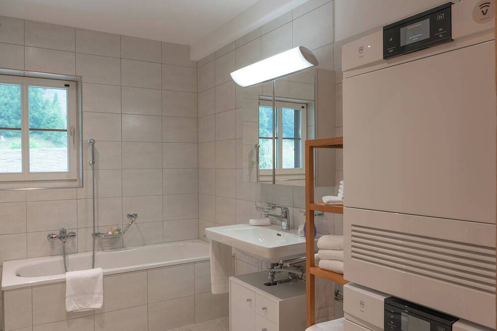 Ganze Wohnung, Chesa Clos – Wohnung mit Seeblick & grossem Garten in Sils/Segl Baselgia, Sils im Engadin/Segl