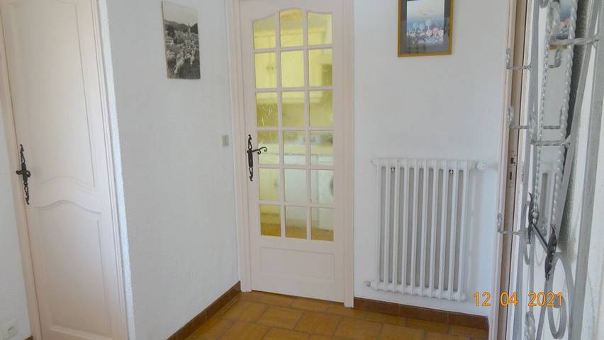 Gîte pour 3 personnes, avec vue ainsi que jardin et piscine, animaux acceptés dans le Var - 4