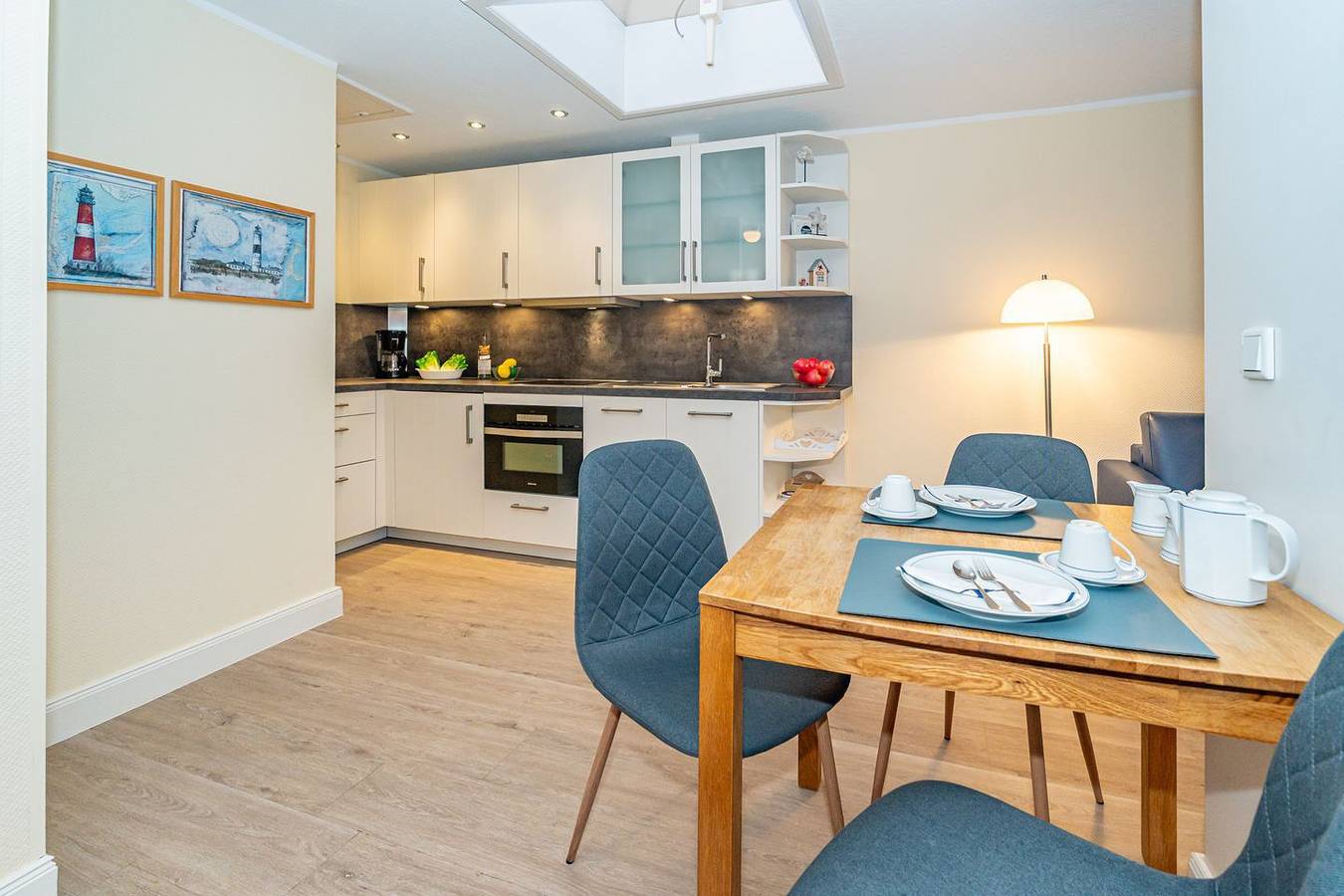 Ganze Wohnung, 2-Zimmer-Ferienwohnung für max. 4 Personen mit Balkon. - nur 300 bis zum Strand! in Westerland, Sylt (Gemeinde)