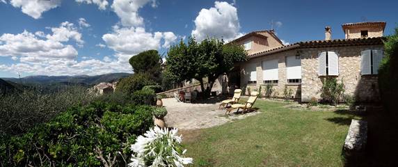 Cottage pour 7 personnes, avec piscine ainsi que terrasse et jardin à Saint-Cézaire-sur-Siagne