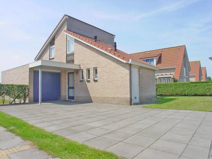 Bungalow voor 8 personen, with tuin and terras as well as uitzicht op het meer in Zeeuws-Vlaanderen