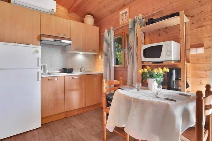 Chalet de madera, con una gran terraza. in Roquebrune-sur-Argens, Costa mediterránea (Francia)