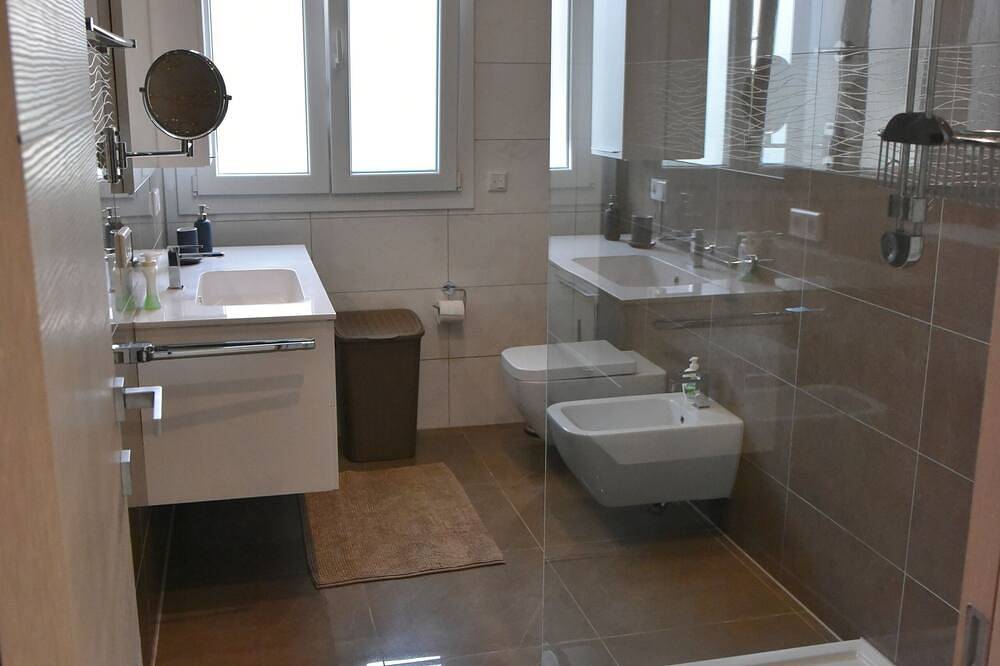 Beach house/villa in Fontane Bianche, Syracuse, directly by the sea with Jacuzzi in Fontane Bianche, Cassibile
