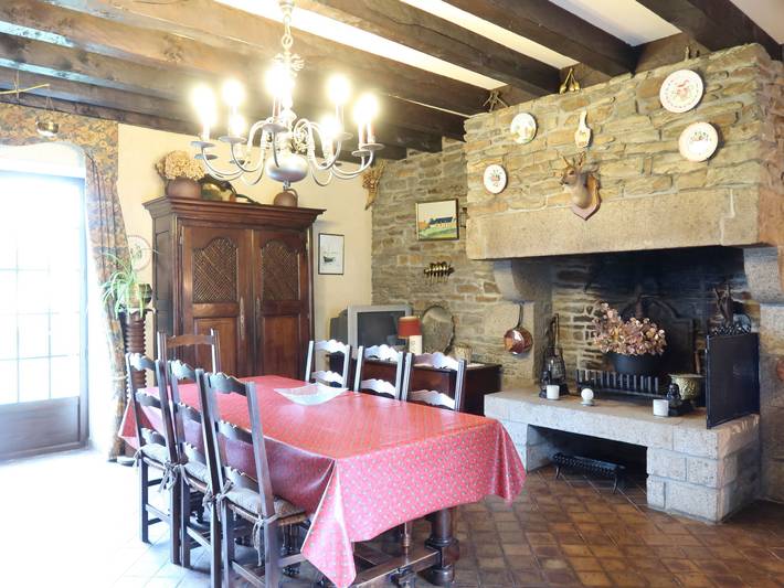 Location de vacances pour 6 personnes, avec jardin et terrasse à Vains - 2