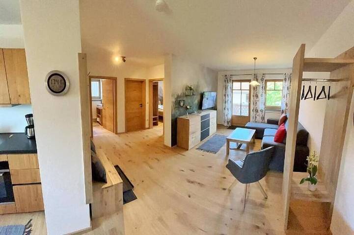 Ferienwohnung für 4 Personen, mit Balkon und Garten sowie Sauna