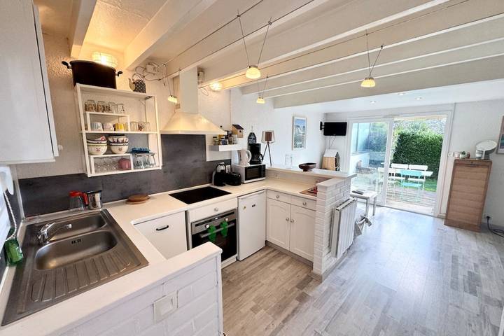 Location de vacances pour 5 personnes, avec piscine ainsi que terrasse et jardin, adapté aux familles à Guidel - 4