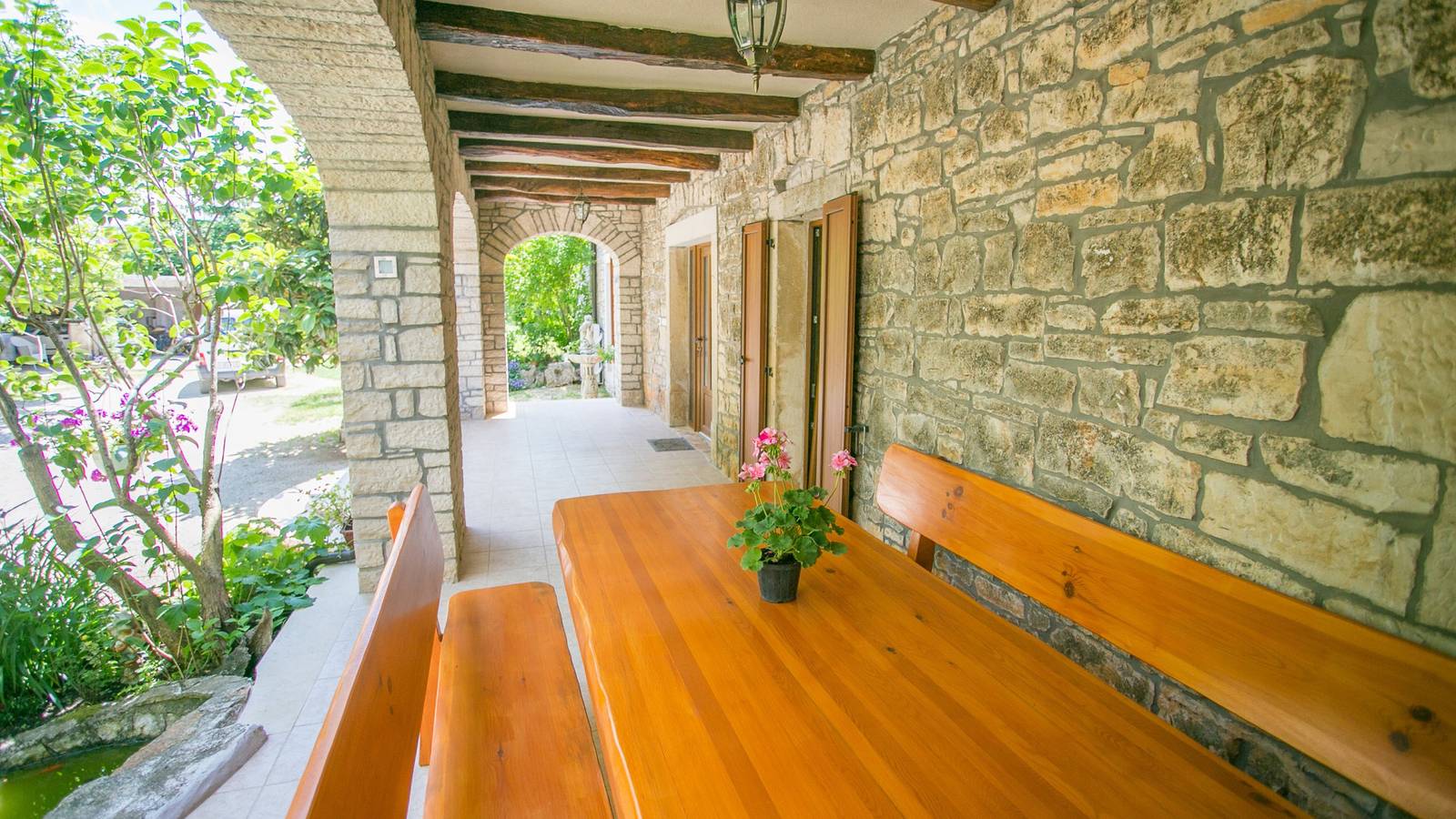 Villa Casa Mendula by Villas Guide in Zentralistrien