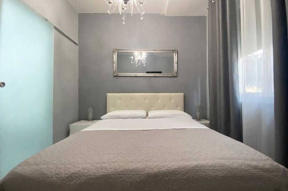 Entire apartment, Spacious Apartment in the Historic Center in Trento, Fleimstaler Alpen