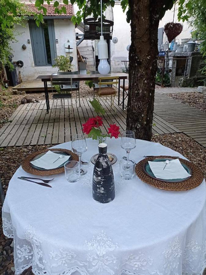 Location de vacances pour 3 personnes, avec jardin ainsi que terrasse et vue, animaux acceptés à Lainsecq - 2