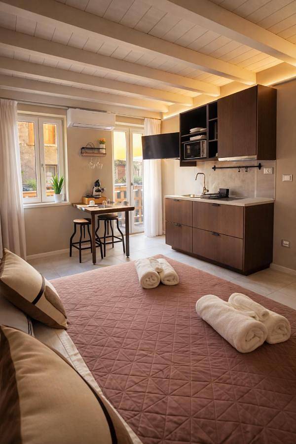 Pension voor 2 personen, with whirlpool and sauna as well as balkon aan het Gardameer
