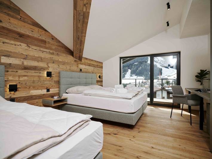 Hütte für 7 Personen, mit Pool und Sauna sowie Whirlpool und Balkon/Terrasse in Tirol - 4