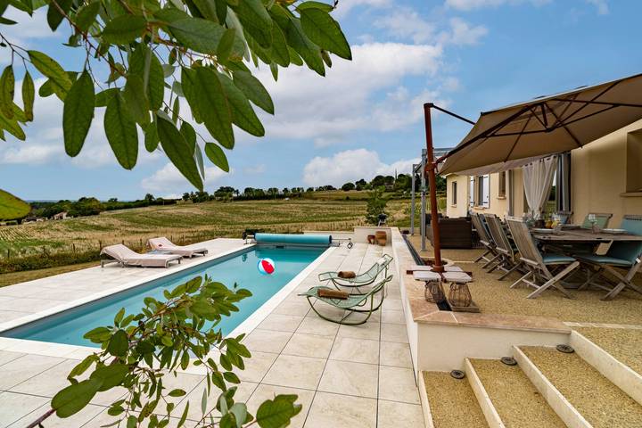 Location de vacances pour 6 personnes, avec Terrasse ainsi que Jardin et Piscine à Saint-Martin-de-Ribérac