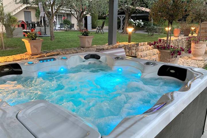 Holiday home for 6 people, with garden and hot tub - 1