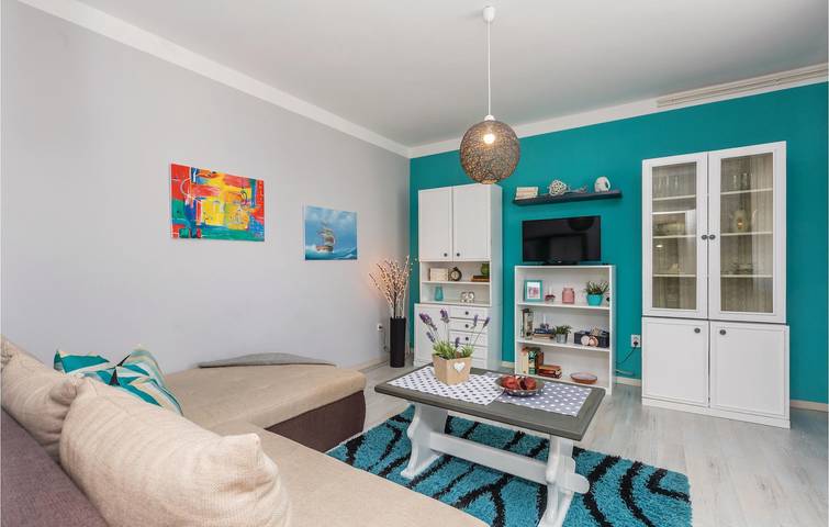 Gemütliche 135 m² große Wohnung mit Terrasse, WLAN, in Strandnähe – ideal für einen Kurzurlaub! in Senj, Kvarner Festland