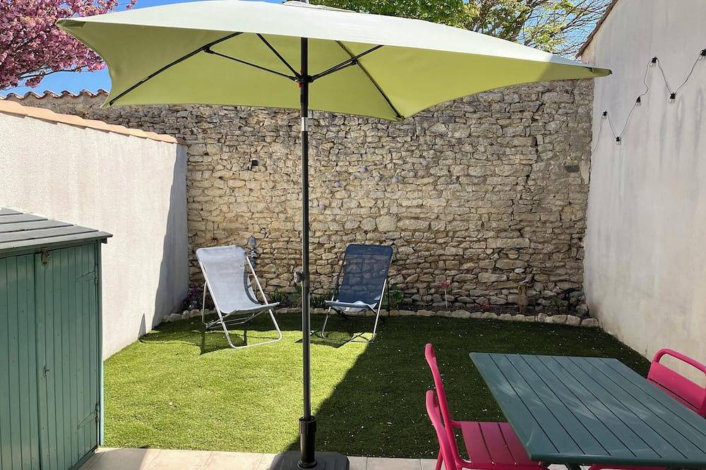 Apartamento entero, Adorable Studio with its private courtyard in the middle of the Vauban ramparts in Saint-Martin-de-Ré, Isla de Ré