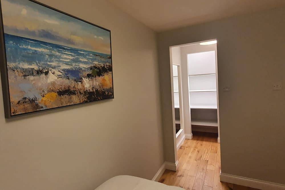 Entire apartment, Garland Modern Apartment With Private Entrance, Parking & Garden Dartford 5 in Dartford, Kent