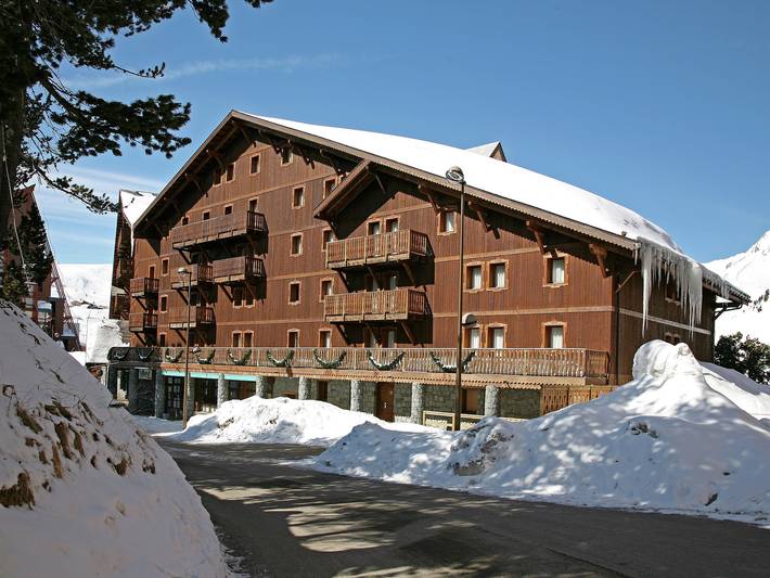 Chalet pour 10 personnes, avec sauna ainsi que piscine et balcon dans Les Arcs