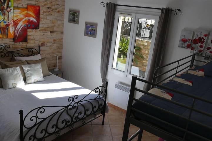 Location de vacances pour 8 personnes, avec terrasse et jardin à Ceyreste - 3