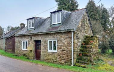 Gîte pour 4 personnes, avec jardin à Lignol