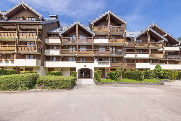 Entire apartment, Charming Apartment in the Heart of Samoëns with Balcony and Parking in Grand Massif, Samoëns