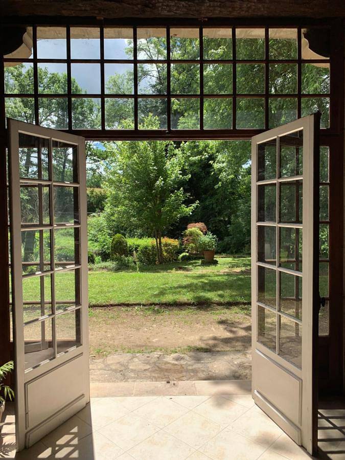 Location de vacances pour 9 personnes, avec jardin ainsi que vue et terrasse à Rueyres - 2