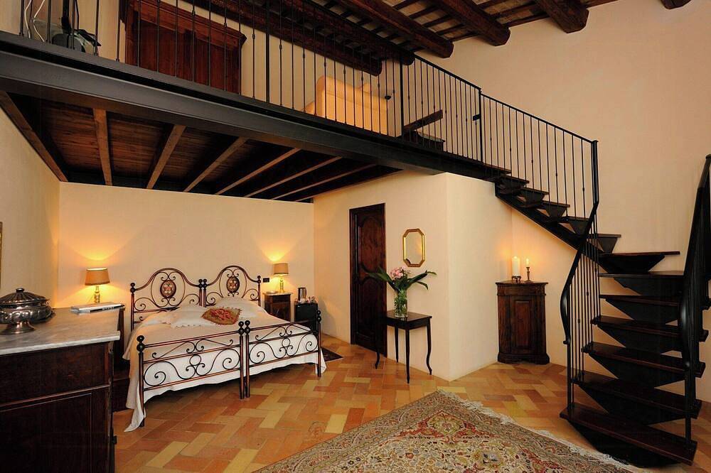 Historisches Anwesen mit Swimmingpool in der Nähe von Fano in Montemaggiore al Metauro, Colli al Metauro