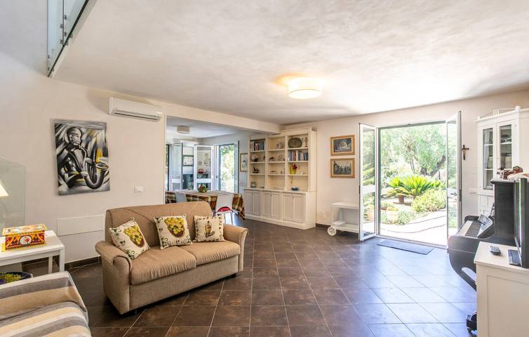 Location de vacances pour 12 personnes, avec jardin ainsi que piscine et terrasse à Ragusa - 4