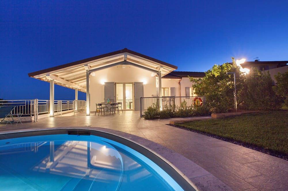 Villa pour 6 Personnes dans Campagnatico, Maremma