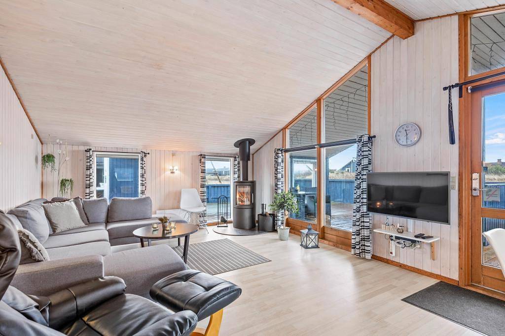 Beautiful holiday home with enclosed terrace and charging point in Hvide Sande, Holmsland Klit