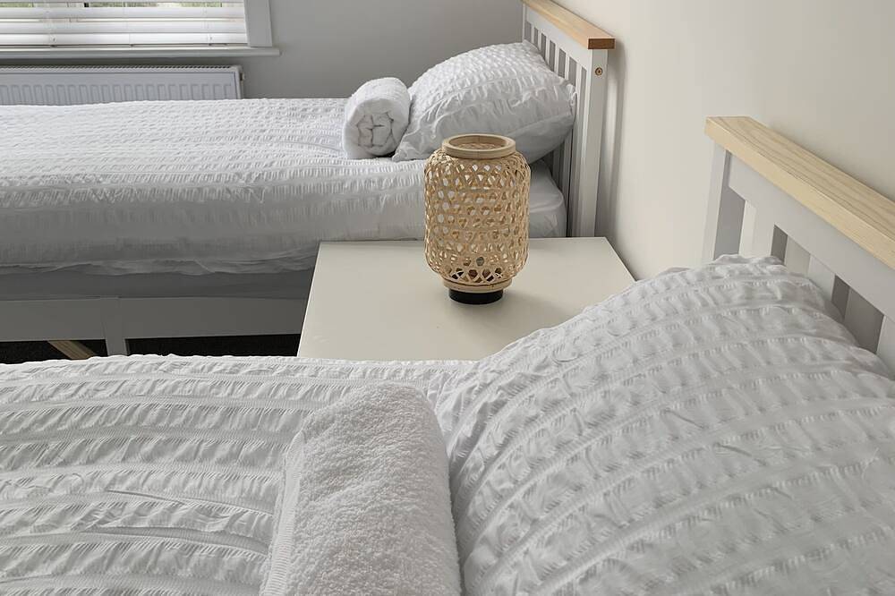 Iris home in Southsea, Portsmouth. 15 minute walk to the seafront! in Portsmouth, Südostengland