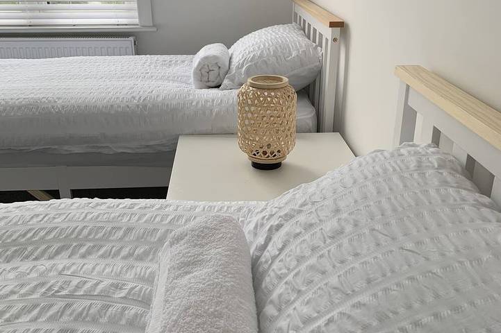 Iris home in Southsea, Portsmouth. 15 minute walk to the seafront! in Portsmouth, Südostengland