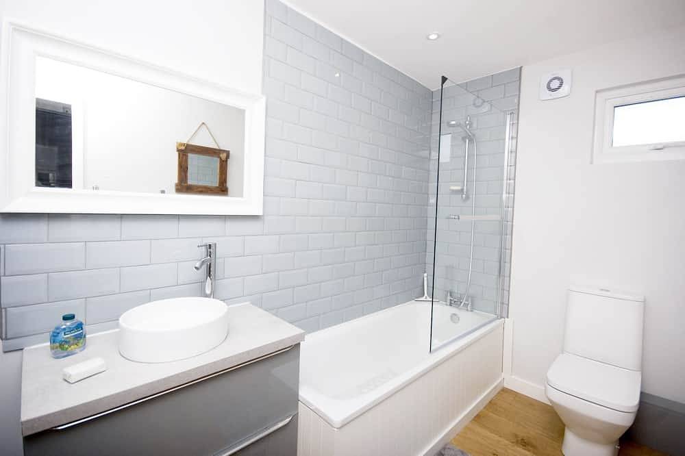 Superb Sea View, all amenities in walking distance, new renovation in Ventnor, Isle of Wight