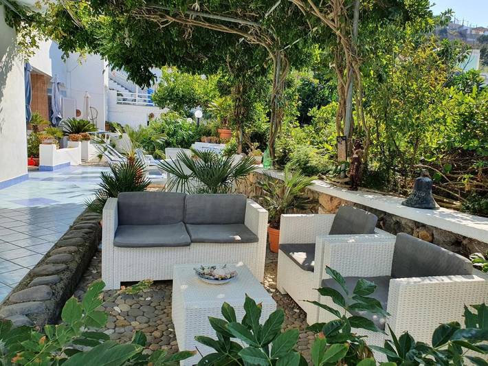Gîte pour 2 personnes, avec Terrasse ainsi que Jardin et Vue à Ponza - 4