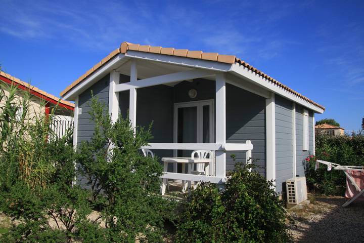 Chalet pour 2 personnes, avec Terrasse ainsi que Jardin et Piscine dans l' Aude