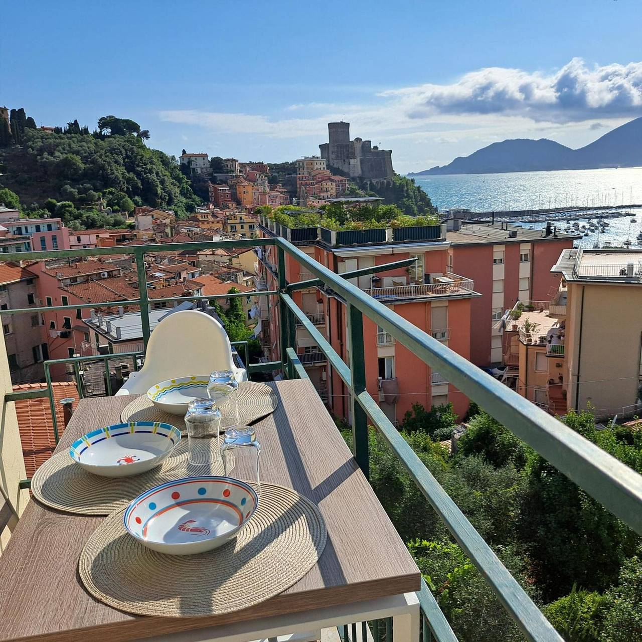 Appartement entier, Appartement « Aless Views » avec vue sur la mer, Wi-Fi et climatisation in Lerici, Commune de Lerici