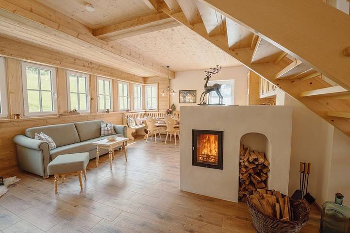 Ferienhaus für 8 Personen, mit Sauna und Balkon sowie Garten und Pool, mit Haustier in Grundlsee