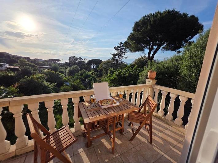 Appartement de vacances pour 2 personnes, avec Balcon et Terrasse ainsi que Jardin et Piscine